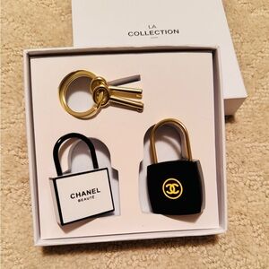 CHANEL Black and White Key Holder, Keys, Lockets, CC Logo, Collectors Item, Gift